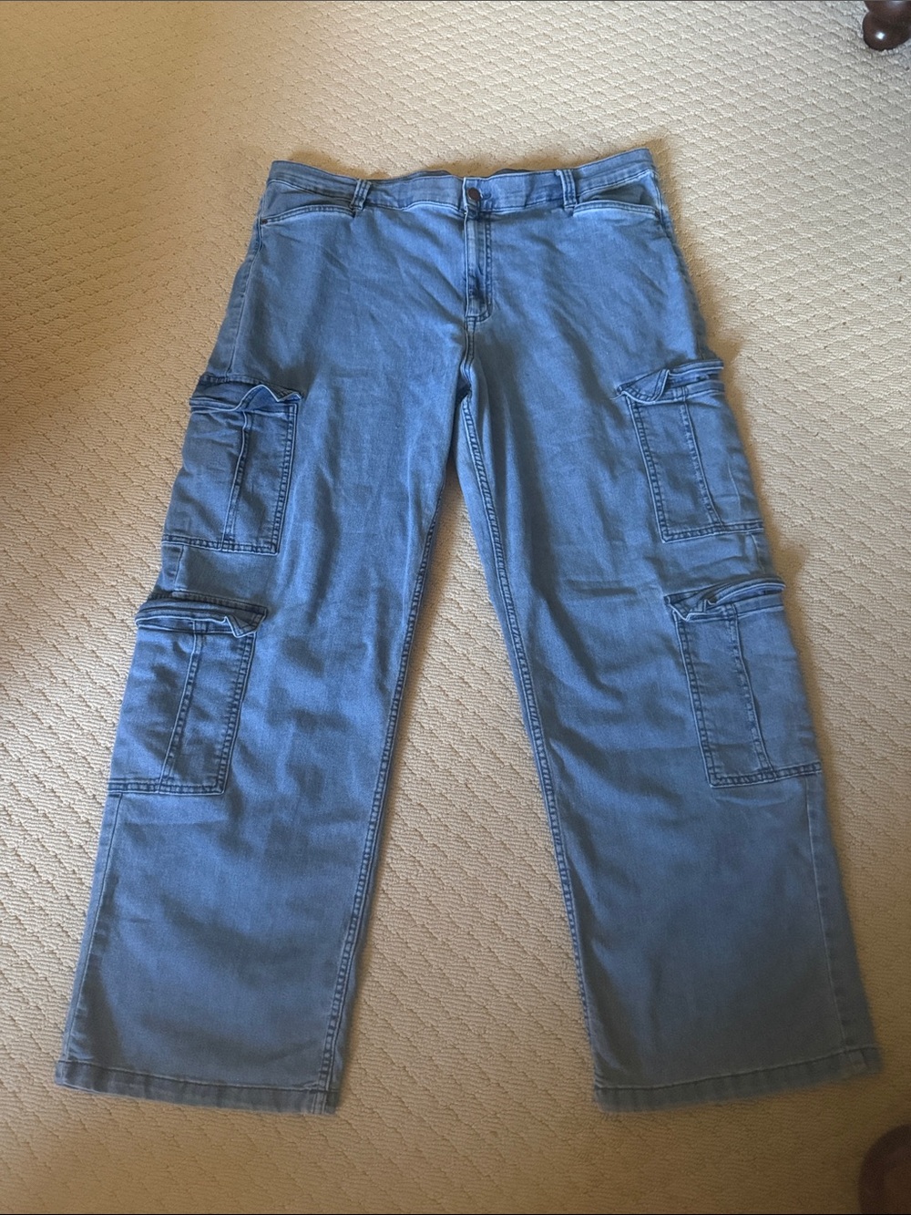 Relaxed Wide-Leg Cargo Jeans in Light Blue - Women
